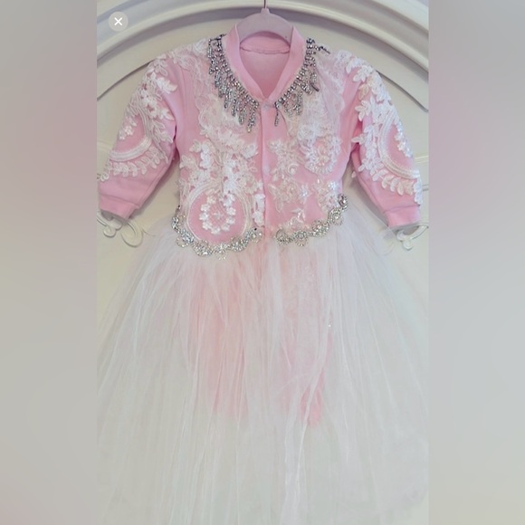 Rhinestone lace Baby Romper size3-6 months - Picture 2 of 4